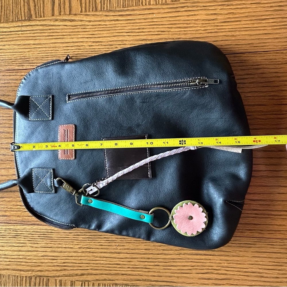 Cueropapel& Tijera Black Leather Large Zippered Bag with Charms - Picture 8 of 16